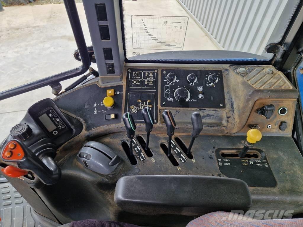 New Holland TM 150 トラクター