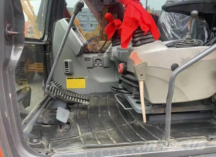 Doosan DX80 中型油圧ショベル 7ｔ-12ｔ（ユンボ・パワーショベル・バックホー）