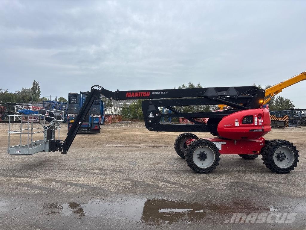 Manitou 200 ATJ ブームリフト　屈伸型