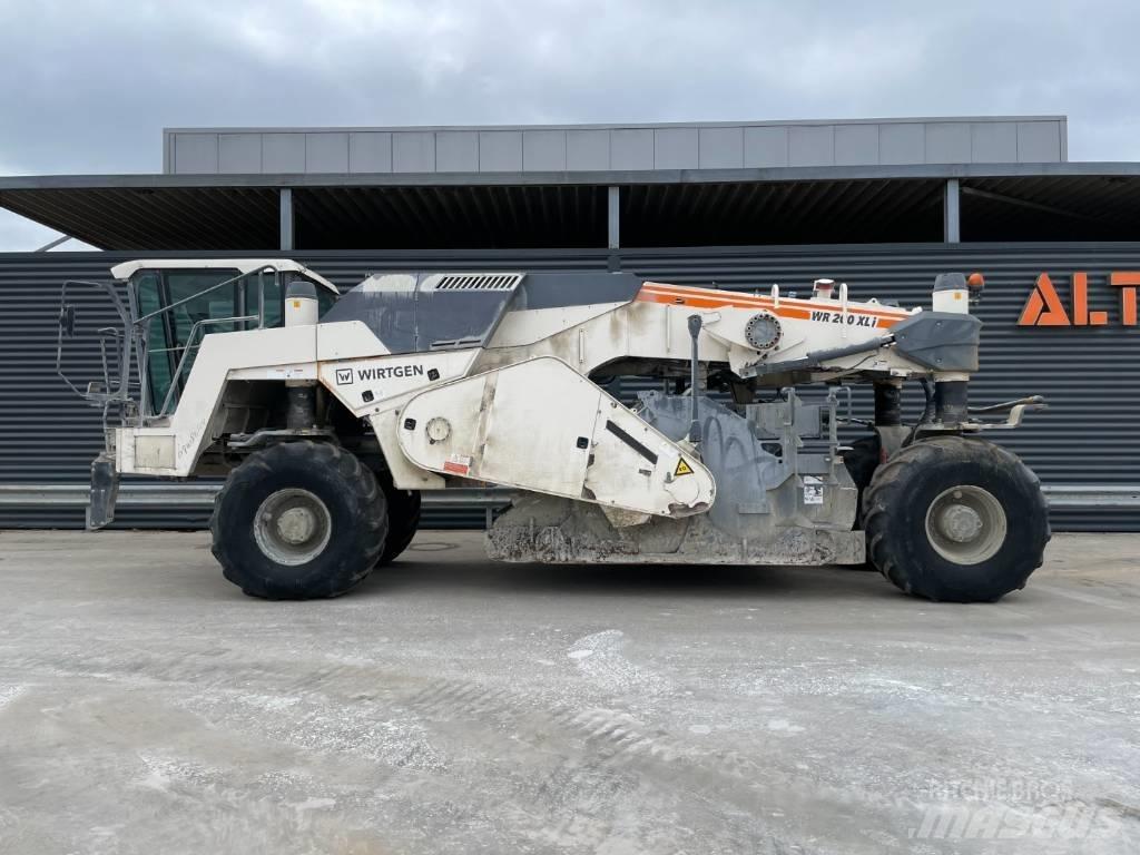 Wirtgen WR 200 XLI アスファルトリサイクルマシン