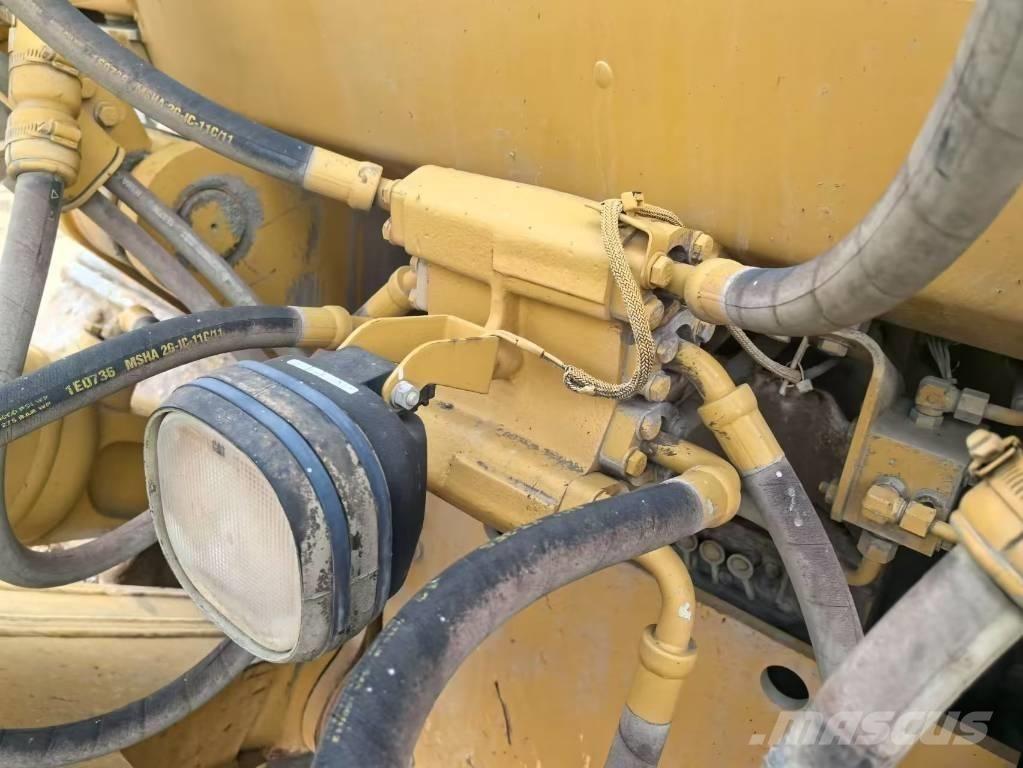 CAT D 8 T ブルドーザー