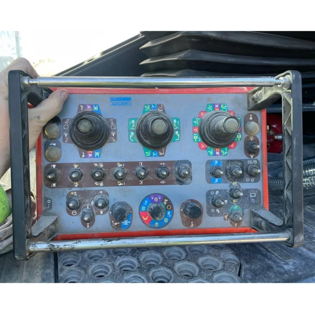 Sandvik DX800i サーフェイスドリルリグ