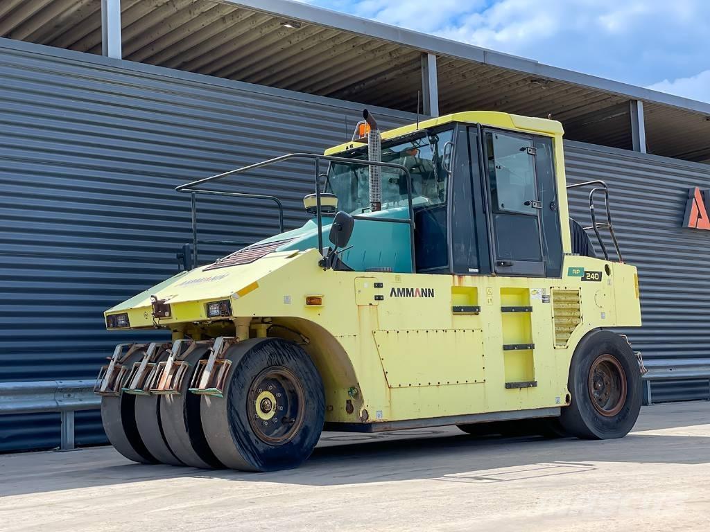 Ammann AP 240 タイヤローラ