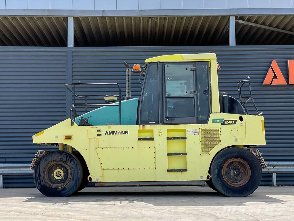 Ammann AP 240 タイヤローラ