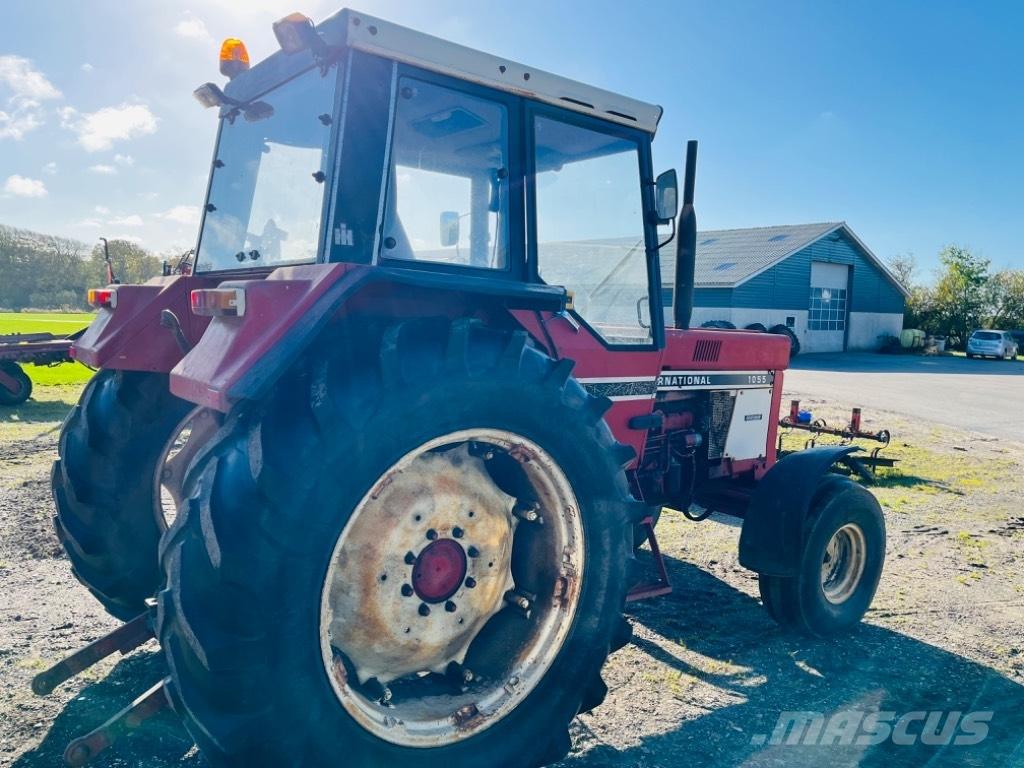 International 1055 トラクター