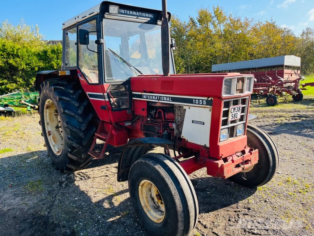 International 1055 トラクター