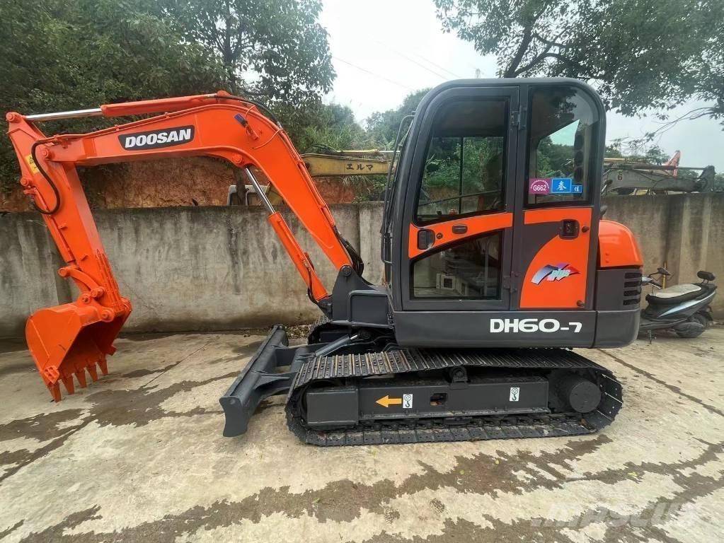 Doosan DH 60-7 ミニ油圧ショベル 7t以下（ミニユンボ・ミニディガー）