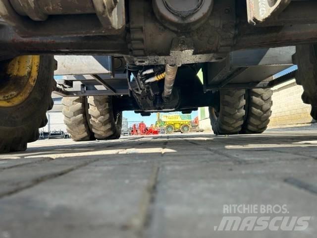 Mecalac 714 MW ホイール式油圧ショベル（パワーショベル・ユンボ・バックホー）