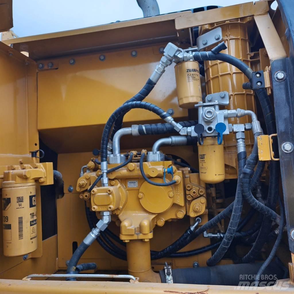 CAT 320 D 2 L 大型油圧ショベル12t以上（パワーショベル・ユンボ）
