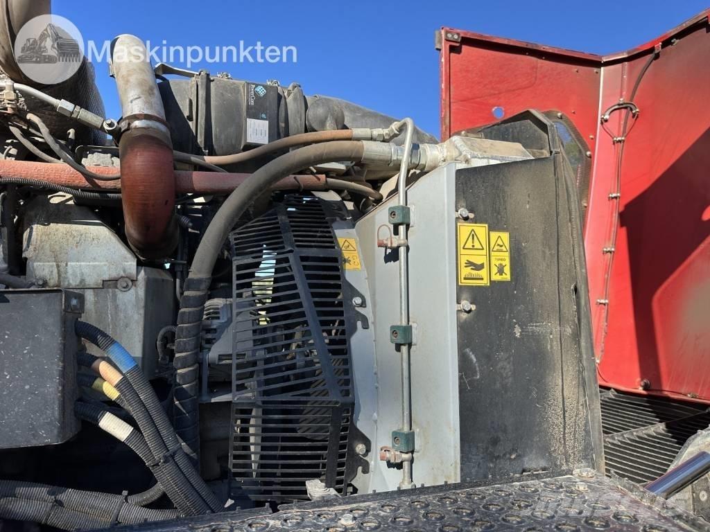 Komatsu 895 フォワーダー