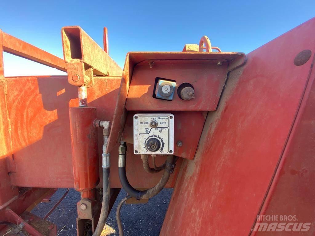 Hesston 4600 スクエアベーラー