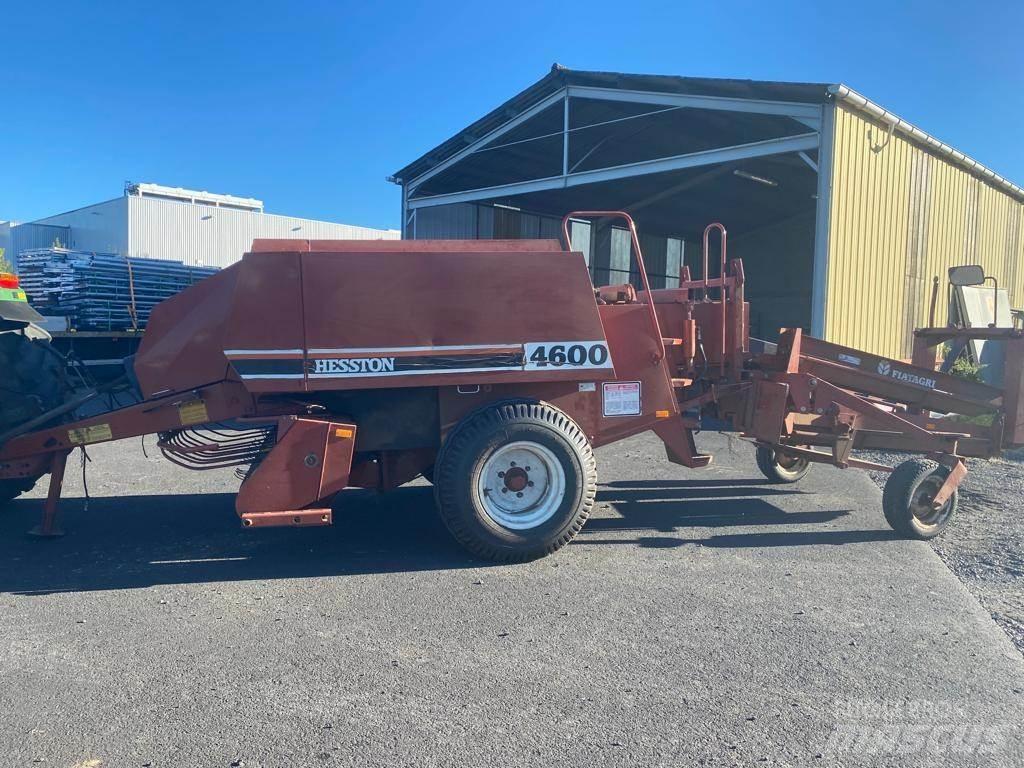 Hesston 4600 スクエアベーラー