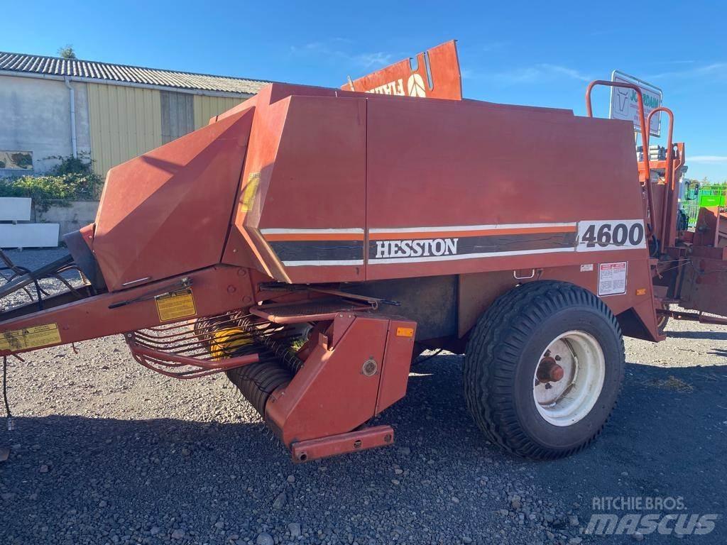 Hesston 4600 スクエアベーラー
