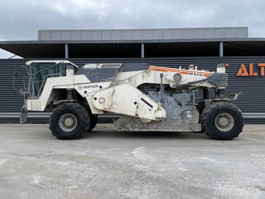 Wirtgen WR 200 XLI アスファルトリサイクルマシン