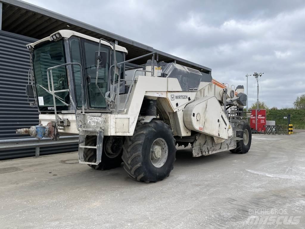 Wirtgen WR 200 XLI アスファルトリサイクルマシン