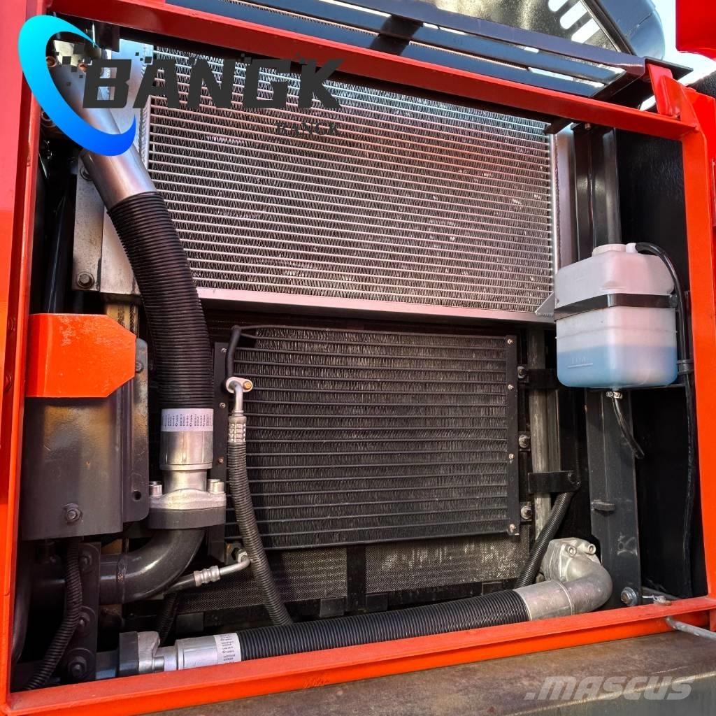 Doosan DX225LCA 大型油圧ショベル12t以上（パワーショベル・ユンボ）