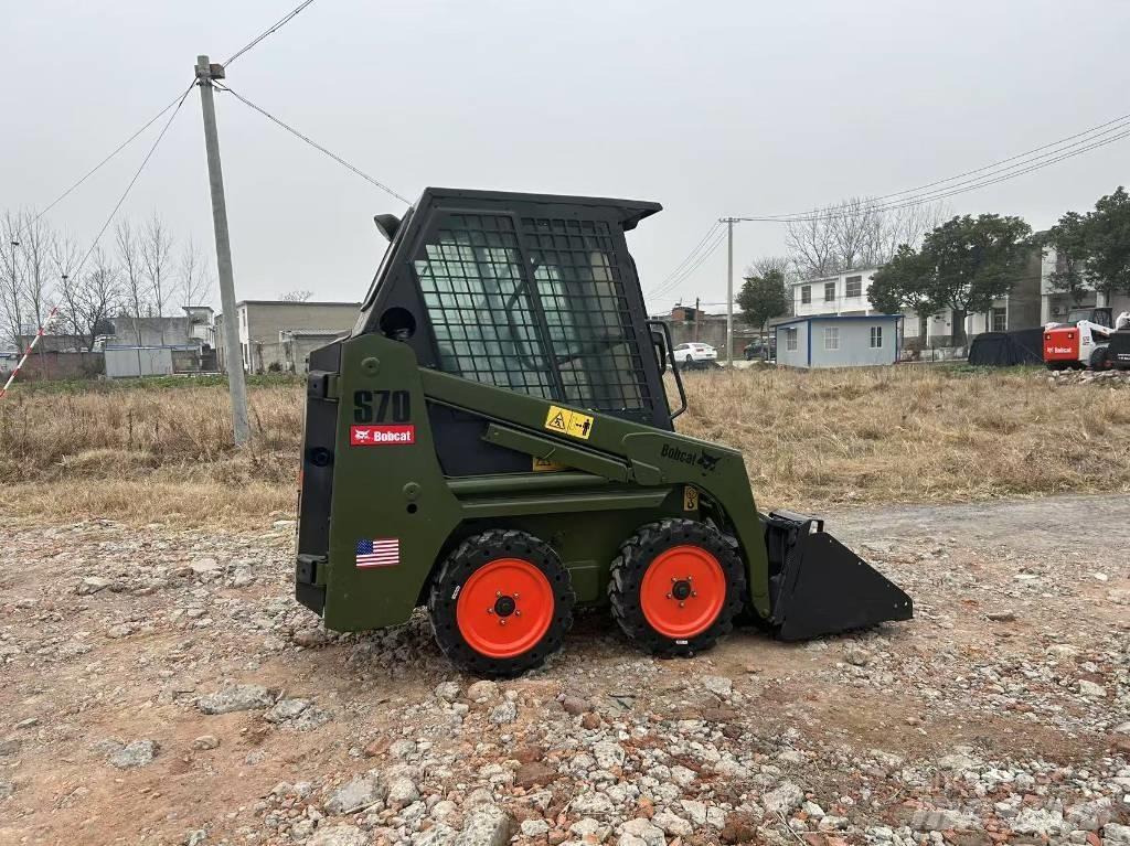 Bobcat S 70 スキッドステアローダー