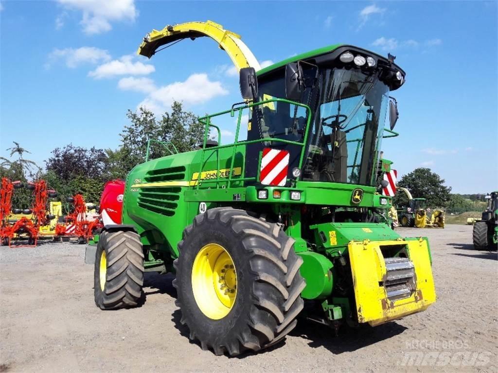 John Deere 7350 自走式フォレージハーベスター
