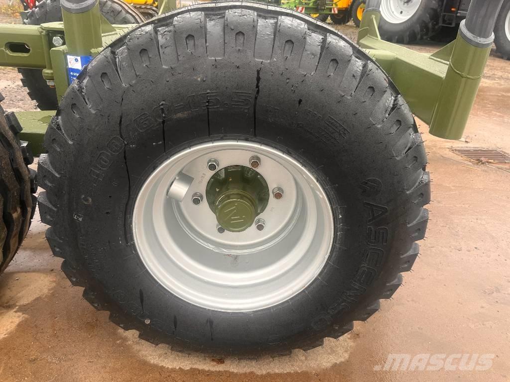 Farma T9 DS 林業トレーラー