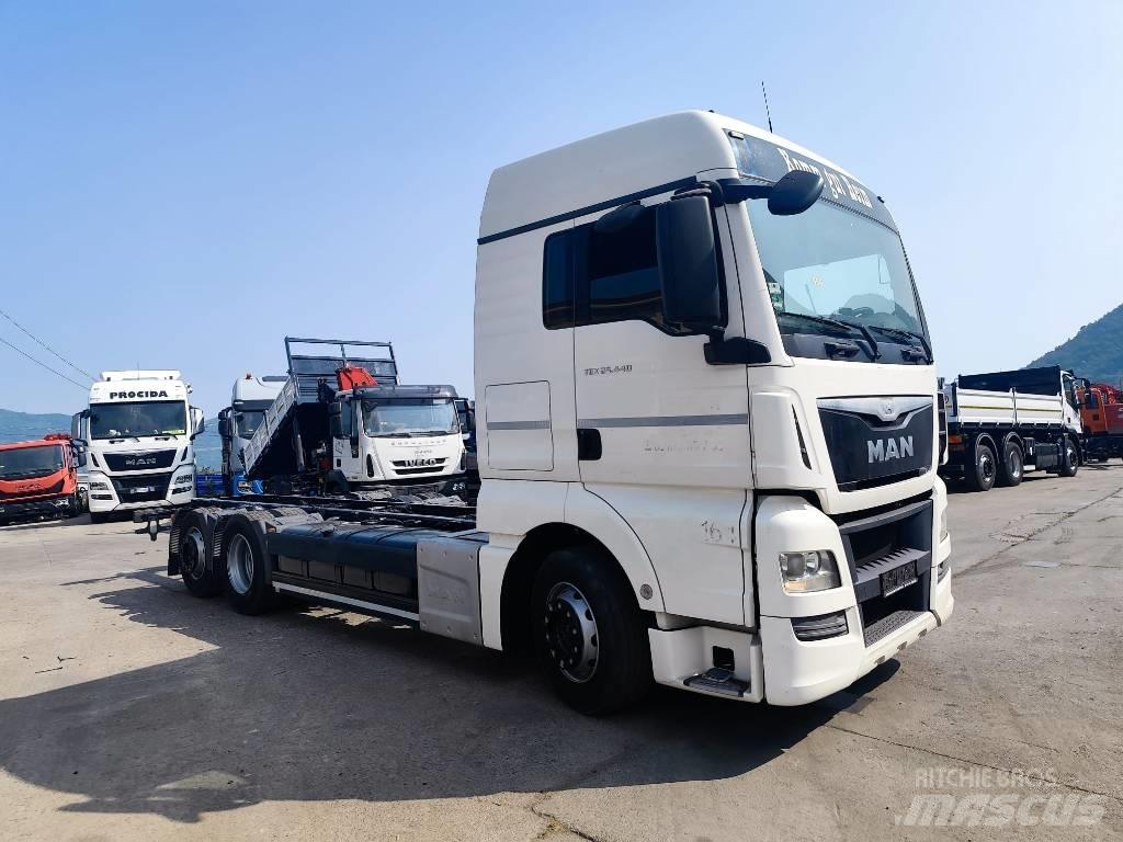 MAN TGX 26.440 平ボディー／ウインチトラック