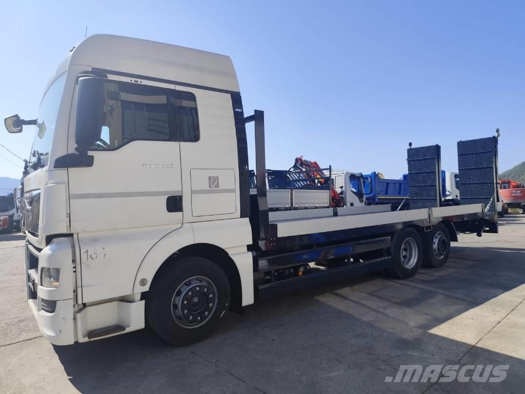 MAN TGX 26.440 平ボディー／ウインチトラック