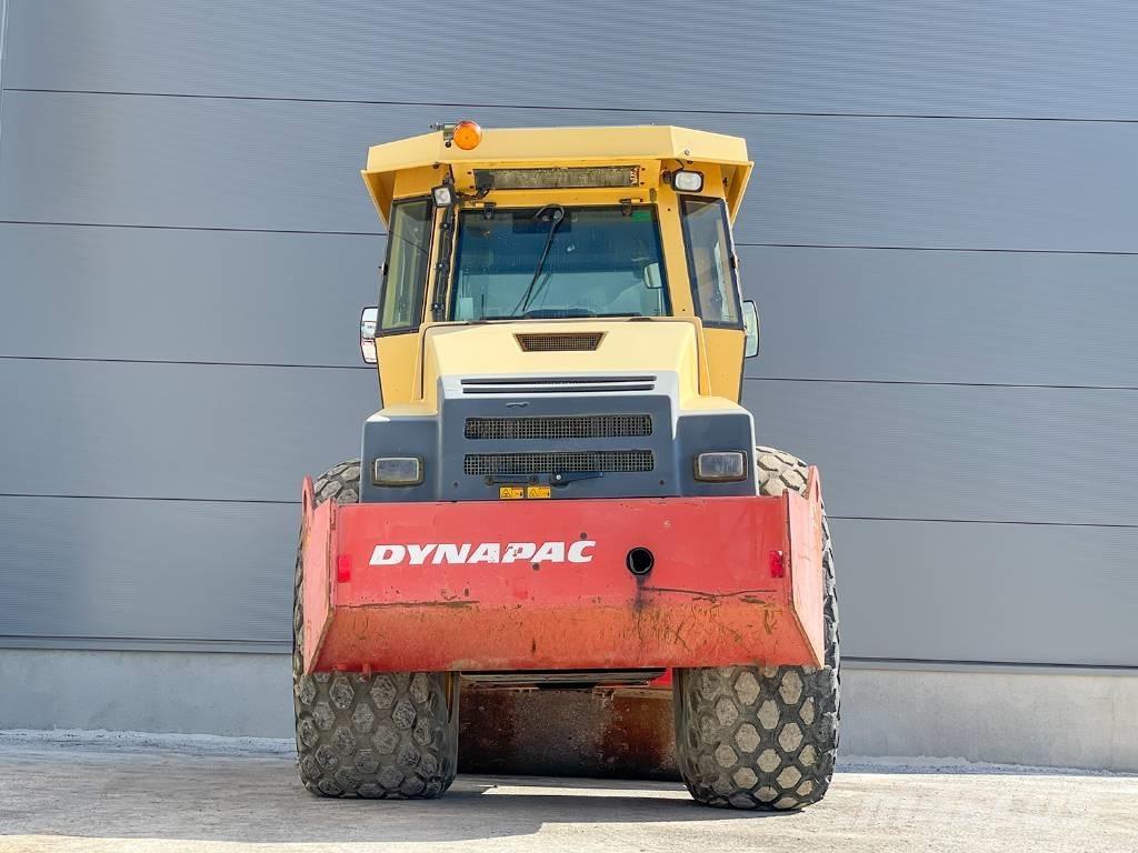 Dynapac CA302D 振動ローラ