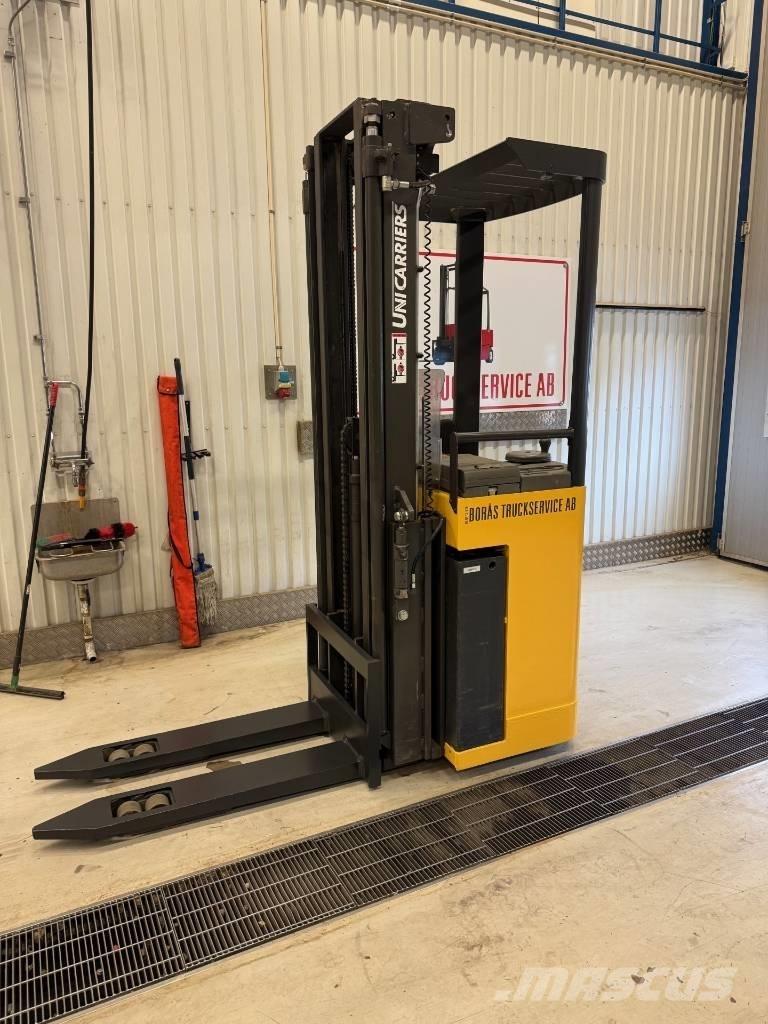 Atlet truck AJN 160 自走式スタッカー