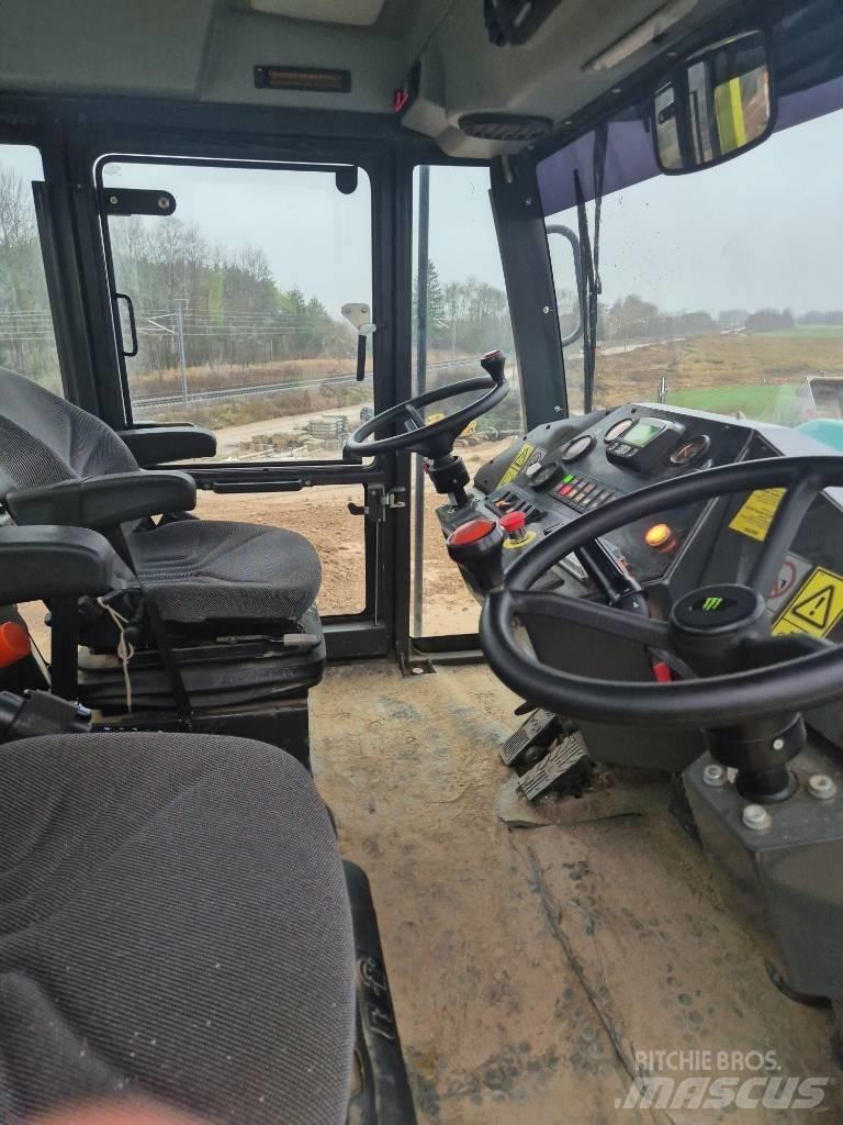Ammann ART 240 タイヤローラ
