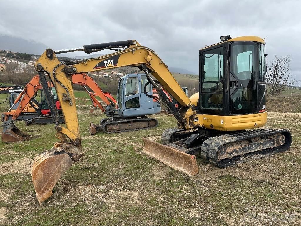 CAT 304 CR ミニ油圧ショベル 7t以下（ミニユンボ・ミニディガー）