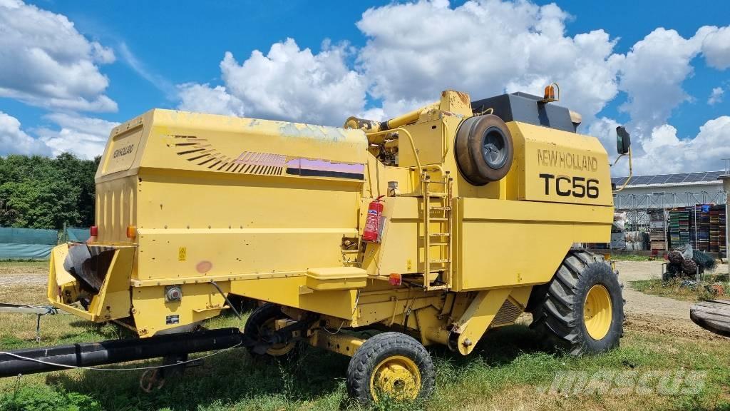 New Holland TC 56 コンバイン