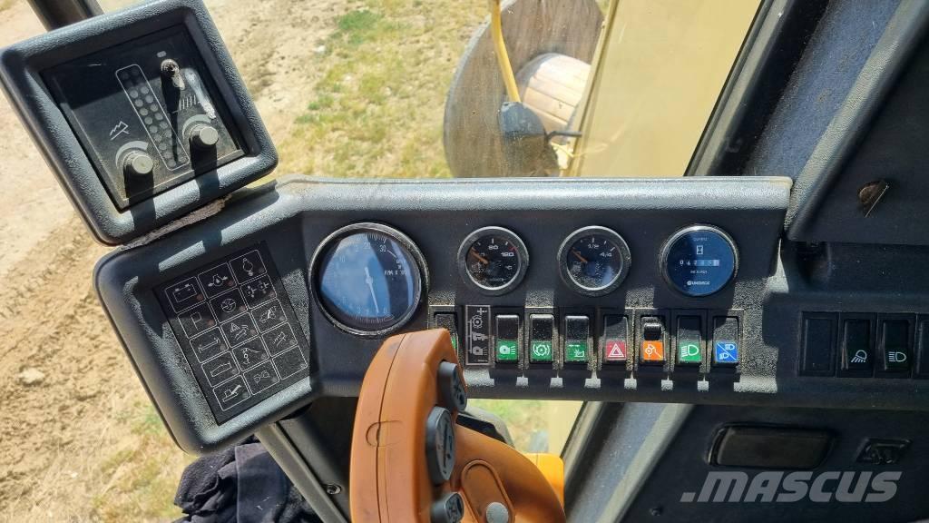 New Holland TC 56 コンバイン
