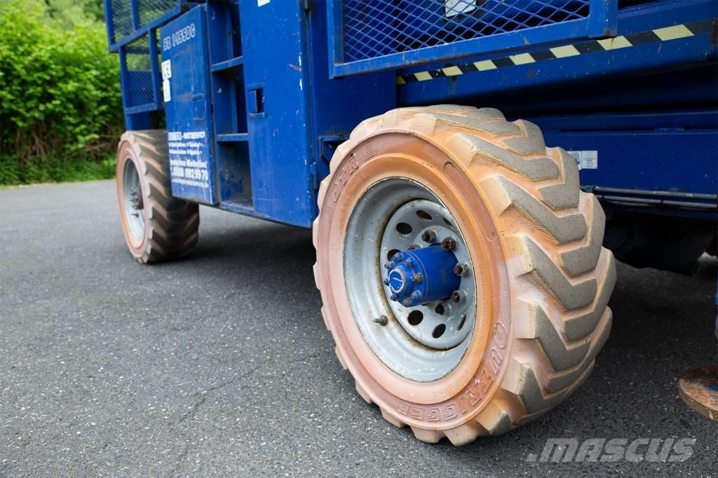 SkyJack 8841 RT シザースリフト