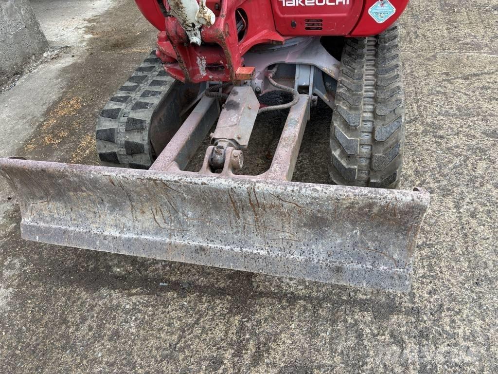 Takeuchi TB 230 ミニ油圧ショベル 7t以下（ミニユンボ・ミニディガー）