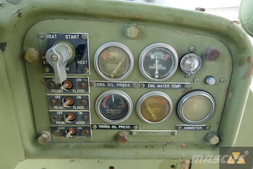 CAT D7F Ex-army ブルドーザー