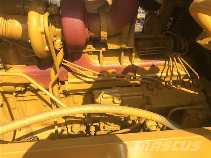 CAT D 6 D ブルドーザー