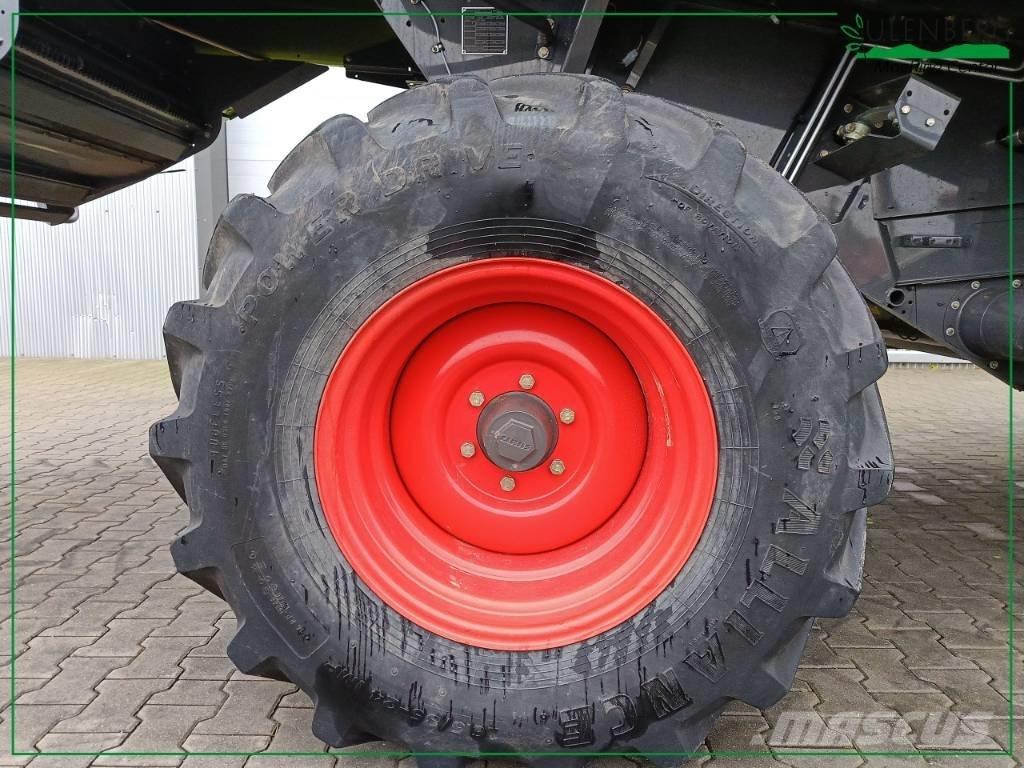 CLAAS Tucano 420 コンバイン
