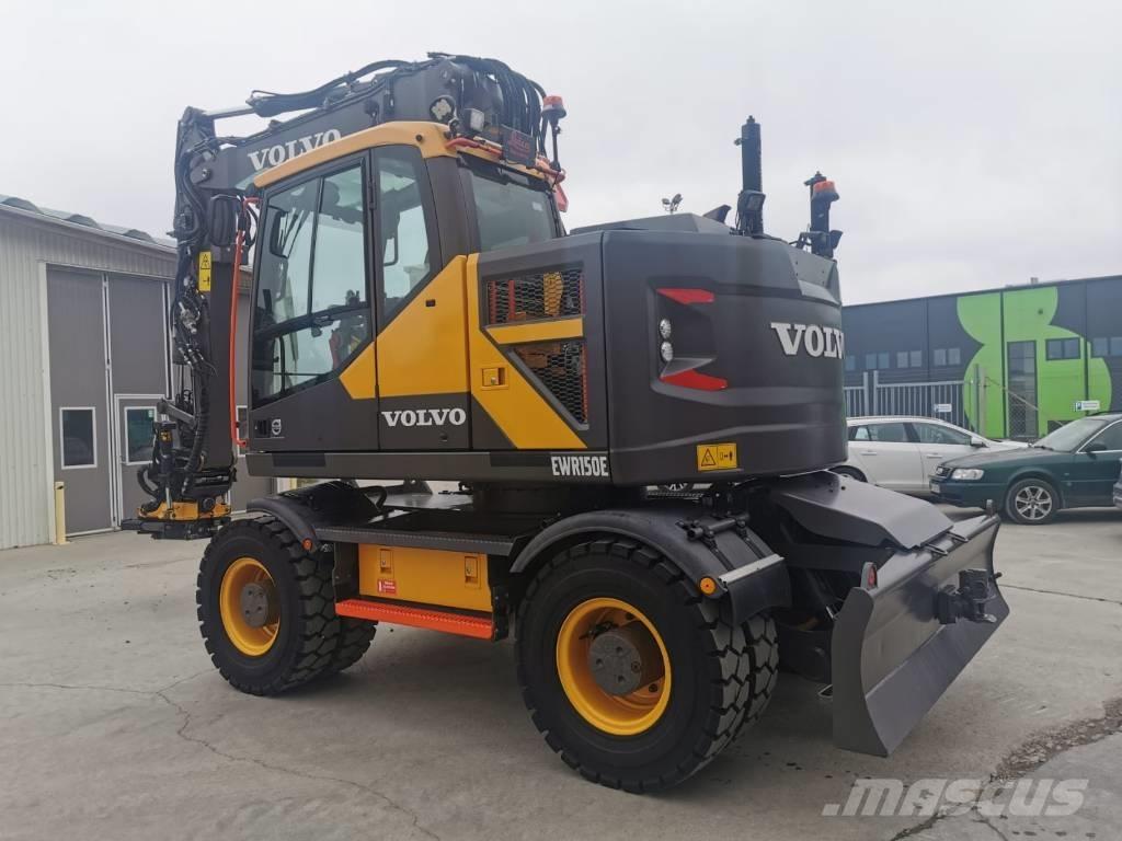 Volvo EWR150E ホイール式油圧ショベル（パワーショベル・ユンボ・バックホー）