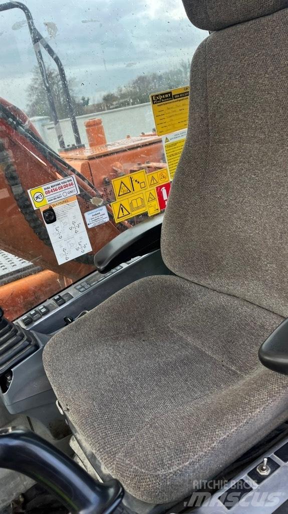 Doosan DX225 ホイール式油圧ショベル（パワーショベル・ユンボ・バックホー）