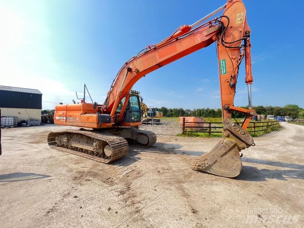 Doosan DX225 ホイール式油圧ショベル（パワーショベル・ユンボ・バックホー）