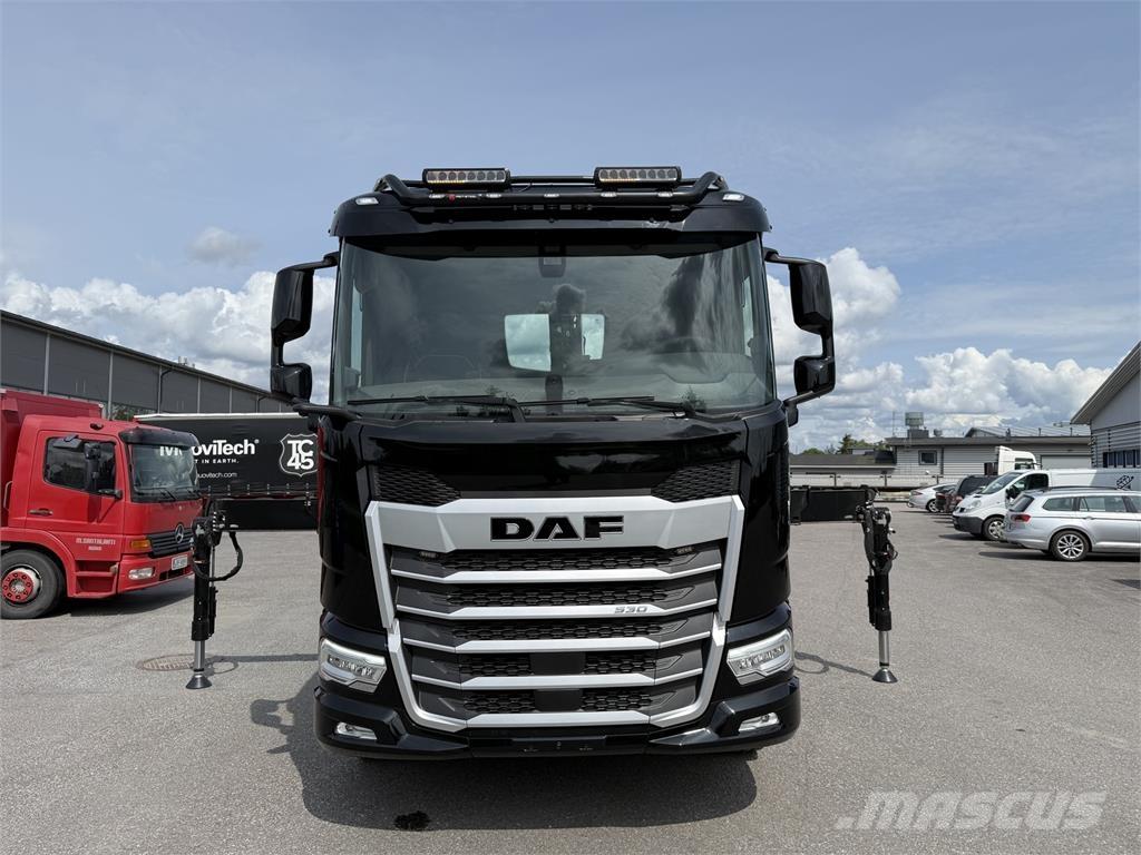 DAF XF 530 FAW 8X4 クレーントラック、ユニック車