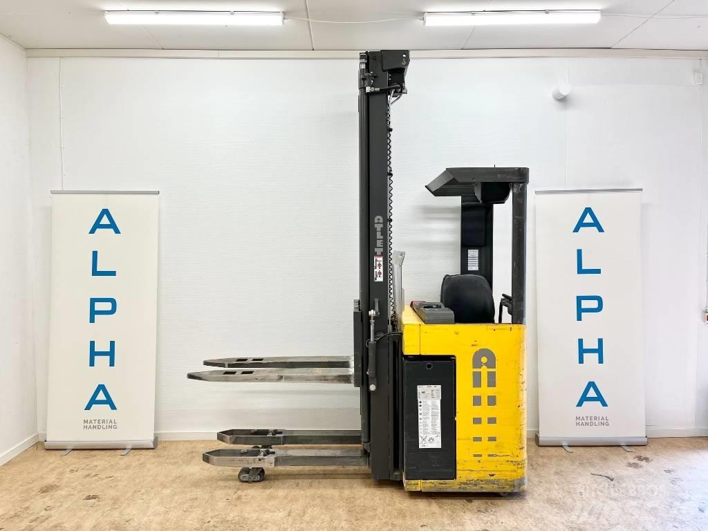 Atlet x/160-675 自走式スタッカー