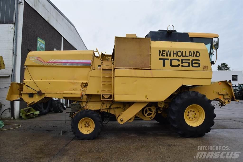 New Holland TC 56 コンバイン