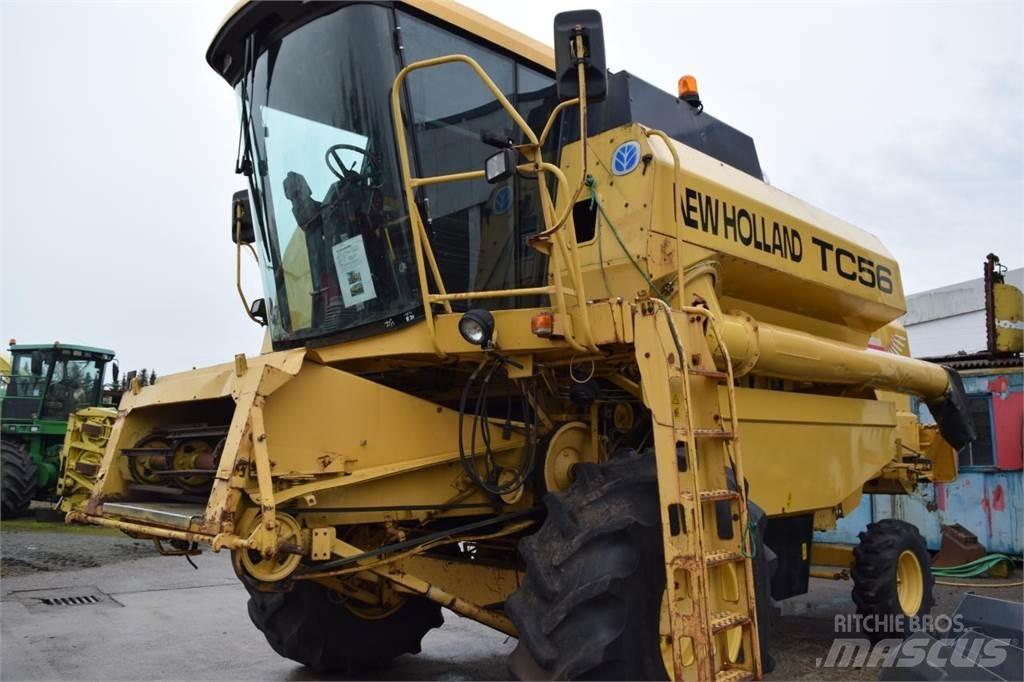 New Holland TC 56 コンバイン