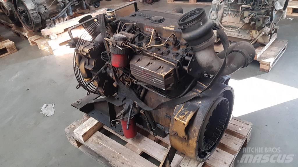 CAT 3054 エンジン