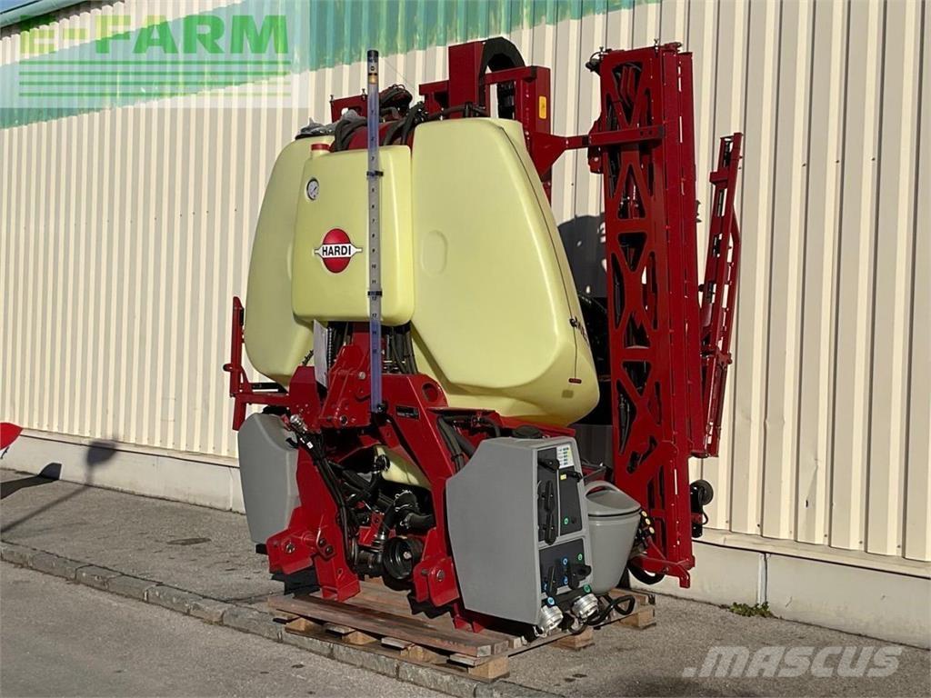 Hardi Mega 1500 牽引型スプレイヤー