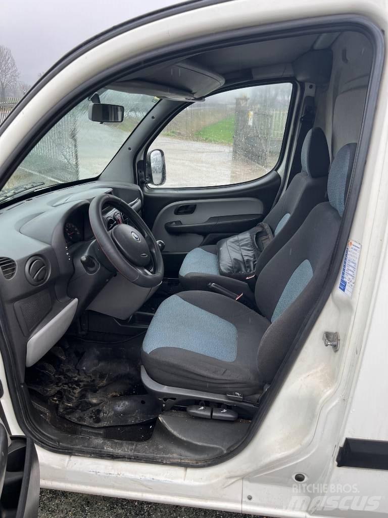 Fiat Doblo Cargo パネルバン