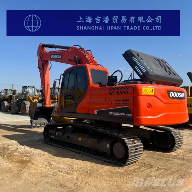 Doosan DX 225 大型油圧ショベル12t以上（パワーショベル・ユンボ）