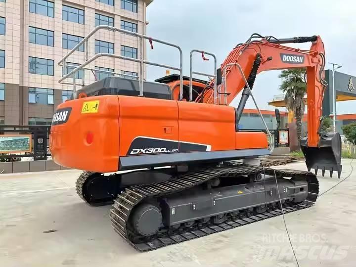 Doosan DX 300 LC 大型油圧ショベル12t以上（パワーショベル・ユンボ）