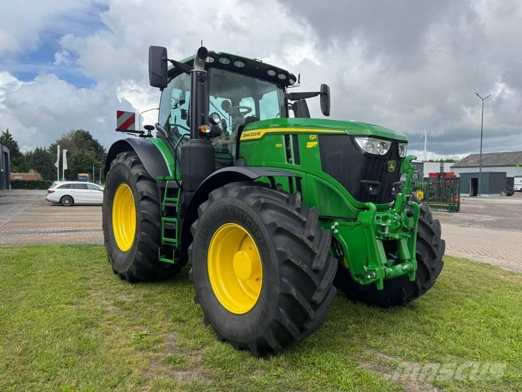 John Deere 6R 250 トラクター
