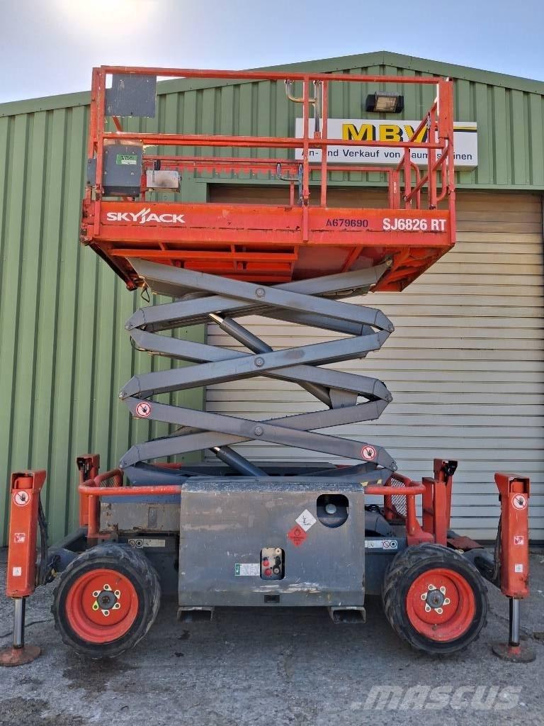 SkyJack SJ 6826 RT シザースリフト
